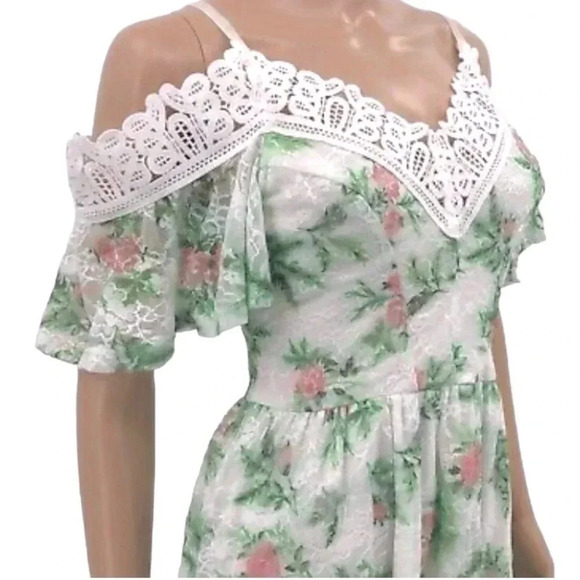 DISNEY | Princess Floral Lace Cold-Shoulder Dress Size L - Picture 3 of 9